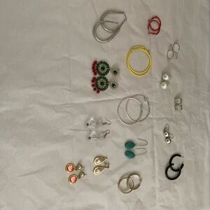 15 Lot of pair of earrings